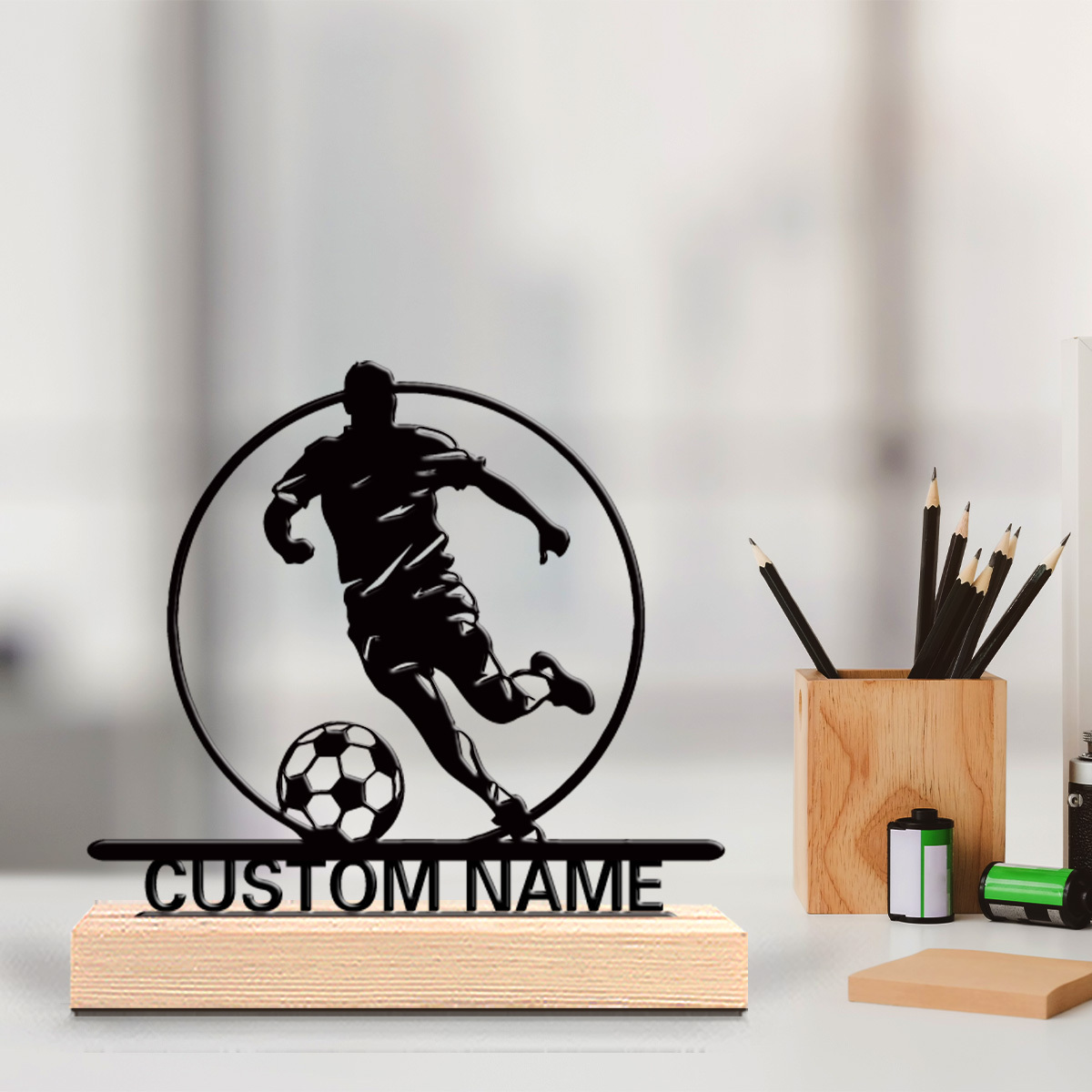 Home Decor Mod - カスタムサッカー選手メタル像（名前入り）、木製台座付きテーブルデコレーション、サッカーファンへのギフト、誕生日/祝日/自宅/オフィス装飾
