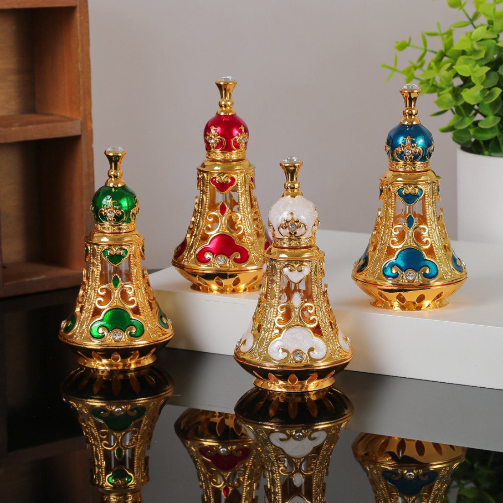 華やかな香水瓶、多面カットのベル型ガラス瓶、美容容器、クラフ - Home Decor Glass のレビューと価格