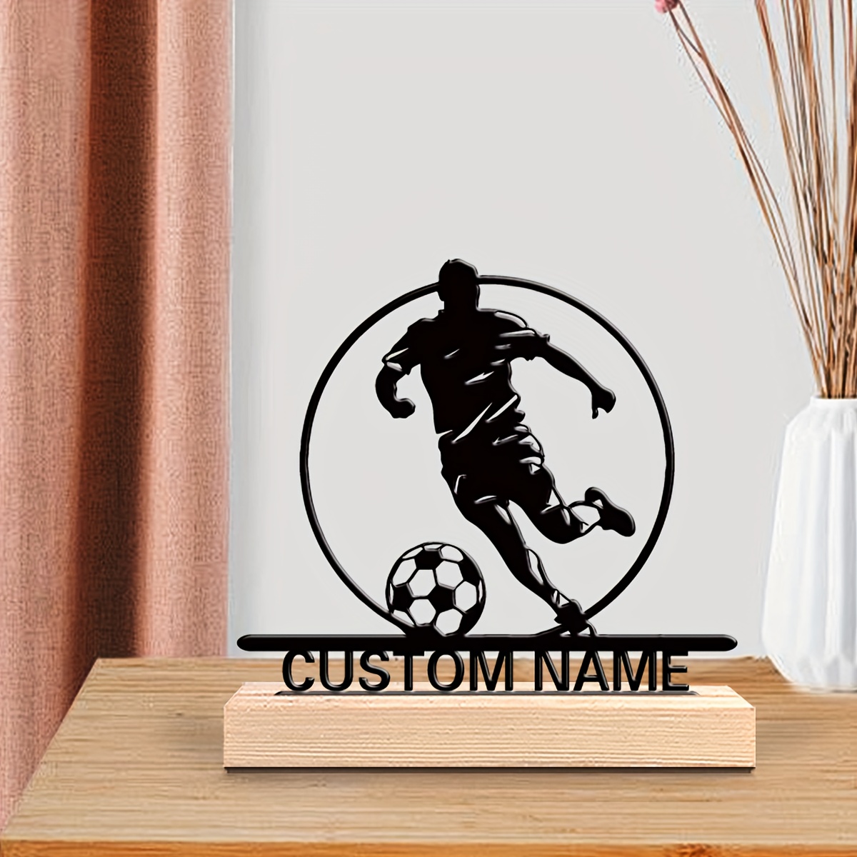 カスタムサッカー選手メタル像（名前入り）、木製台座付きテーブ - Home Decor Mod のレビューと価格